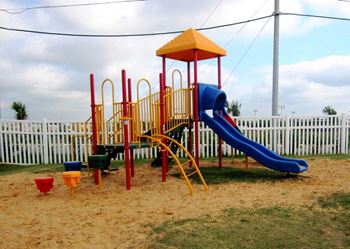 Madison Pointe_Outdoor Playground
